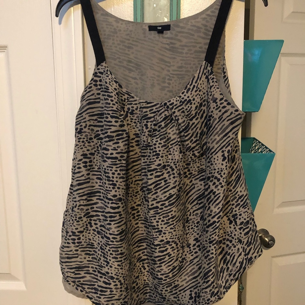 Gap blouse gray and black print with lining